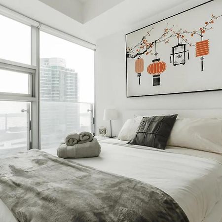 Luxury 2-Bedroom Condo Parking, View Of Cn Tower Toronto Buitenkant foto