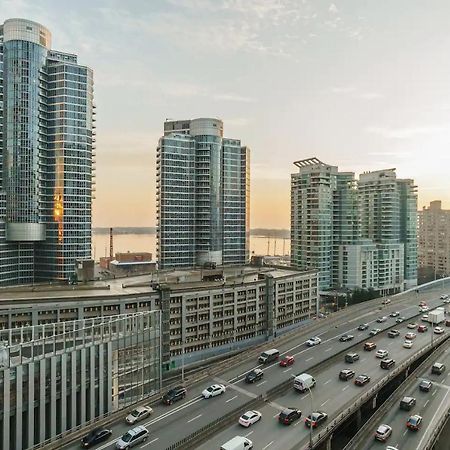Luxury 2-Bedroom Condo Parking, View Of Cn Tower Toronto Buitenkant foto