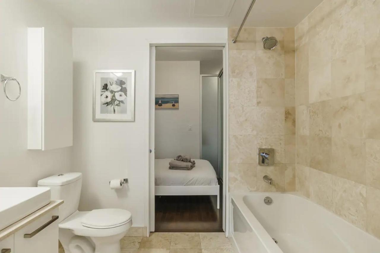 Luxury 2-Bedroom Condo Parking, View Of Cn Tower Toronto Buitenkant foto