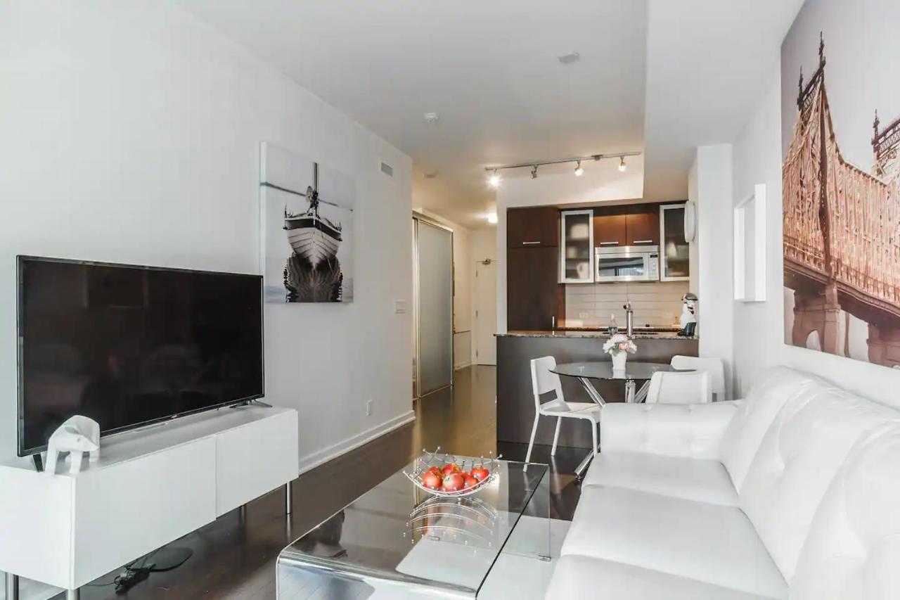 Luxury 2-Bedroom Condo Parking, View Of Cn Tower Toronto Buitenkant foto