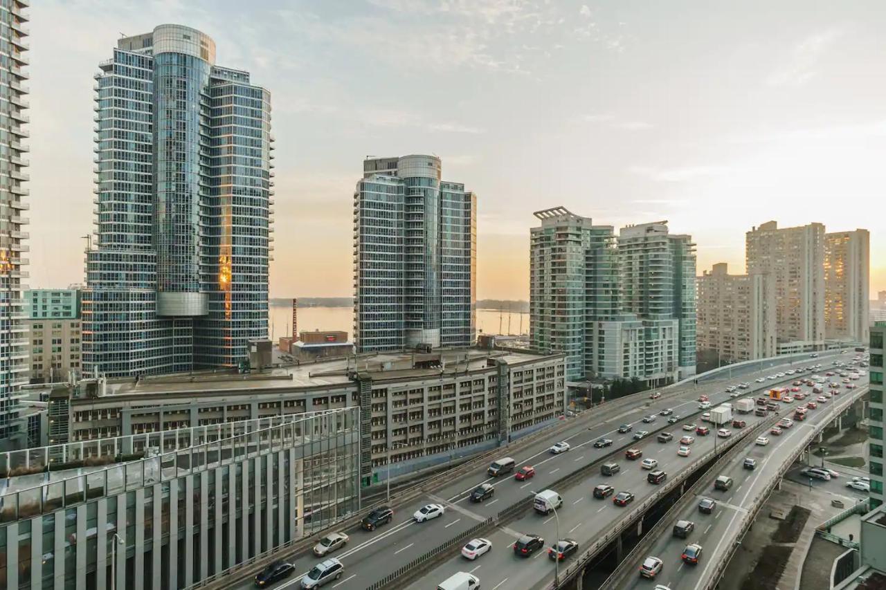 Luxury 2-Bedroom Condo Parking, View Of Cn Tower Toronto Buitenkant foto
