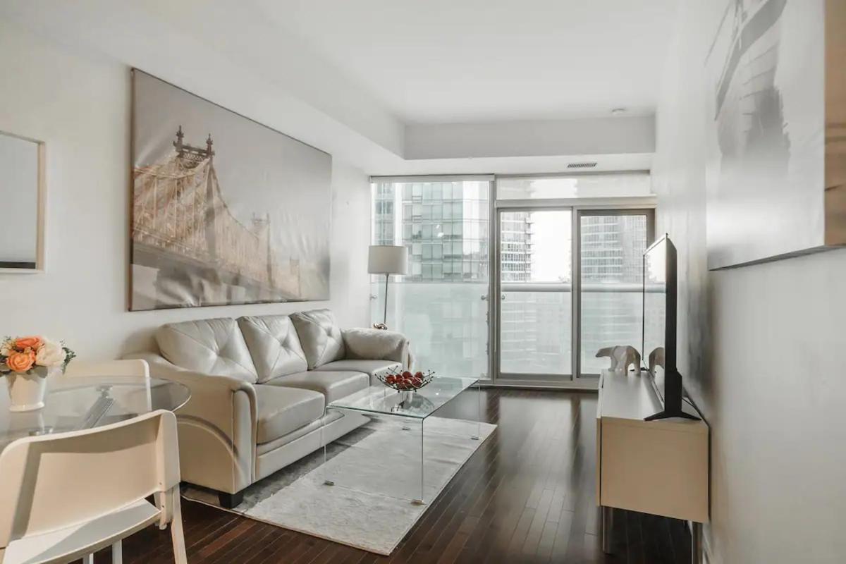 Luxury 2-Bedroom Condo Parking, View Of Cn Tower Toronto Buitenkant foto