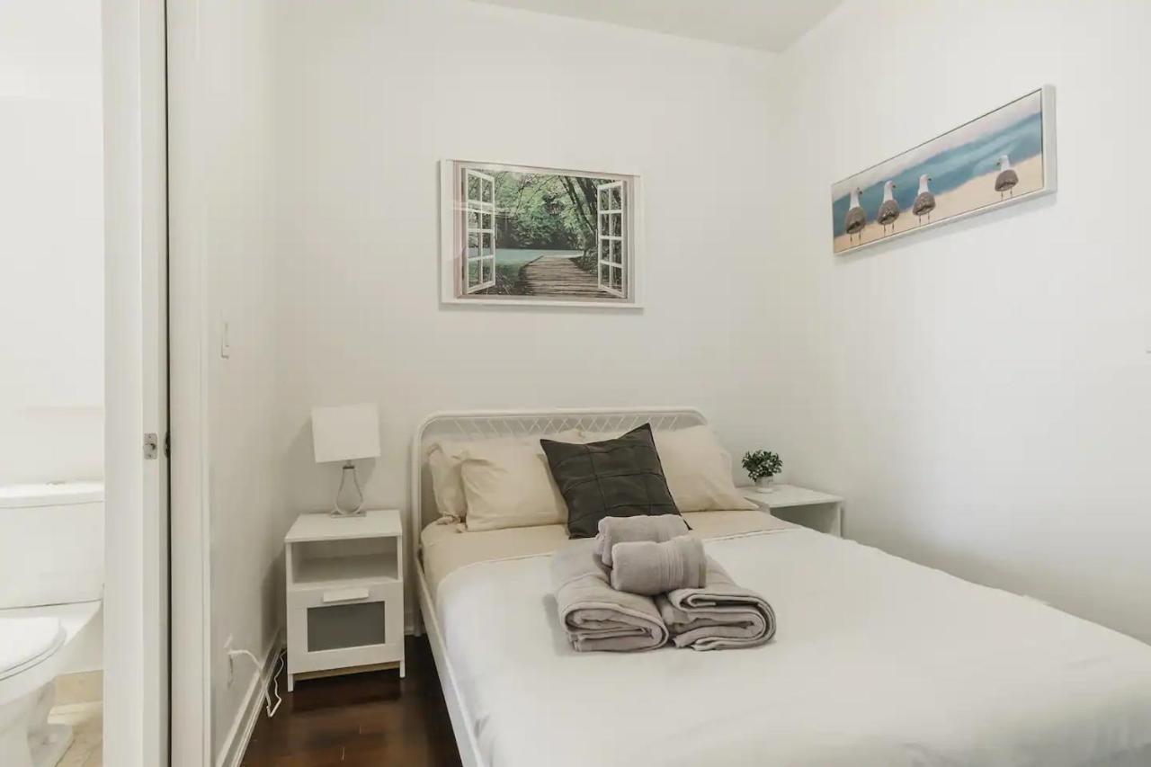 Luxury 2-Bedroom Condo Parking, View Of Cn Tower Toronto Buitenkant foto