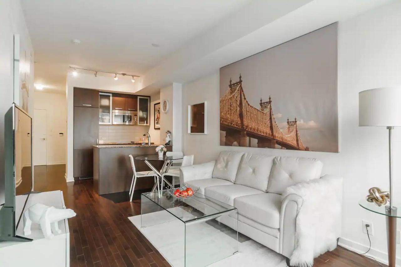 Luxury 2-Bedroom Condo Parking, View Of Cn Tower Toronto Buitenkant foto